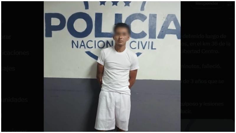 El motociclista fue detenido por no portar licencia de conducir. Foto / Cortesía PNC