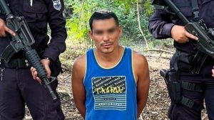 El hombre huyó en una moto el pasado miércoles, pero fue detenido este sábado. Foto / Cortesía