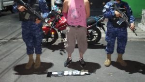 El sospechoso fue detenido luego de ser denunciado por ciudadanos aseguró el ministro Merino Monroy. Foto: Cortesía