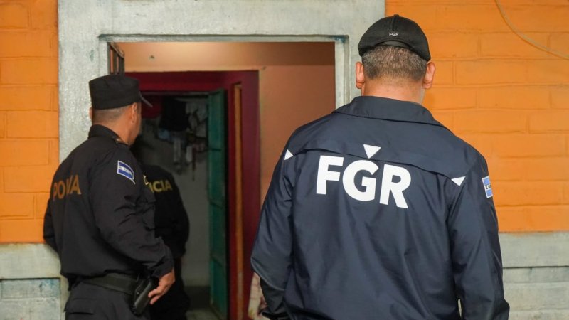 21 órdenes de captura se giraron en contra de pandilleros y delincuentes comunes dejando a 14 detenidos. 