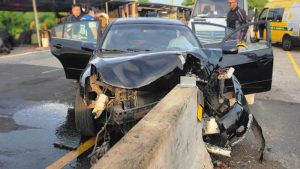 Así quedó el vehículo en que viajaban las víctimas. Foto / Cortesía Comandos