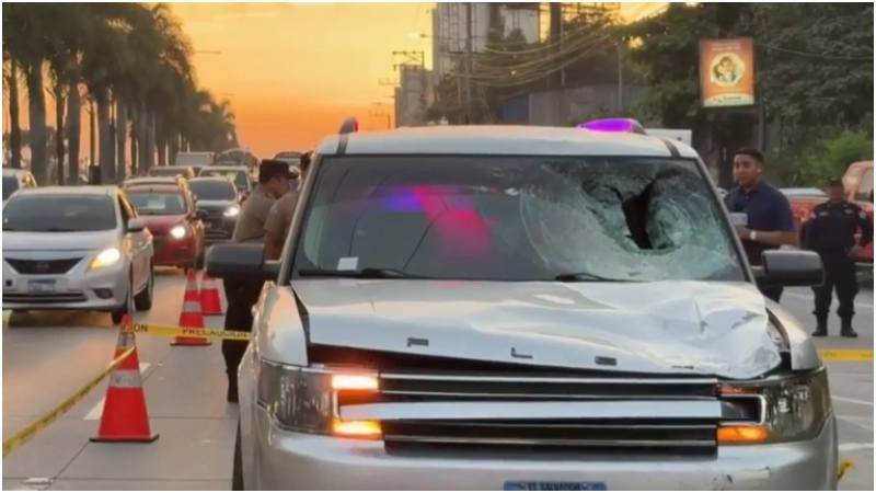 Así quedó el vehículo tras impactar con el ciclista. Foto / Cortesía