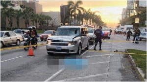 El accidente sucedió en la zona de centros comerciales de Antiguo Cuscatlán. Foto / Cortesía PNC
