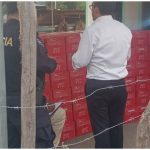 Los ahora detenidos no pudieron justificar la procedencia de las cajas. Foto / Cortesía FGR