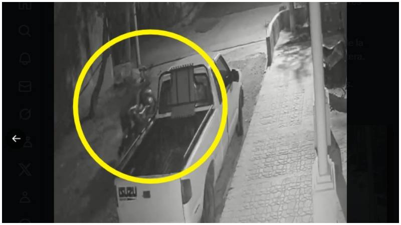 El hecho quedó grabada en unas cámaras del sector sin que el sujeto se diera cuenta. Foto / Cortesía