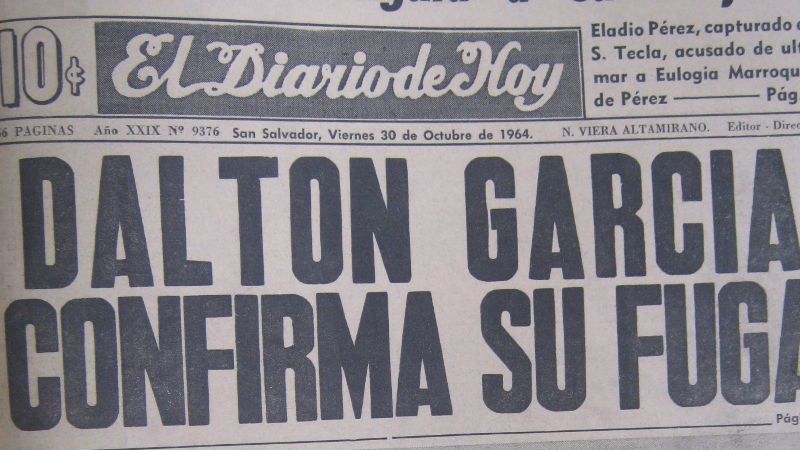 Tras su escape de la cárcel en Cojutepeque, el poeta Roque Dalton García se la comunicó por carta a don Napoleón. Fue la primera versión de esa fuga.