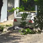 Escena donde murió un hombre en la colonia San Cayetano en Apopa. Foto / Cortesía Canal 57
