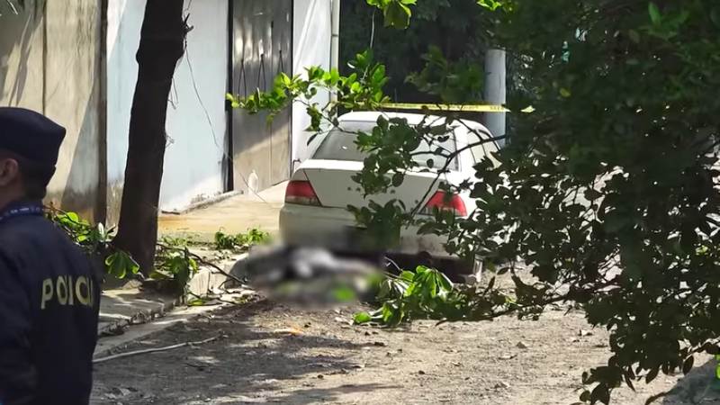 Escena donde murió un hombre en la colonia San Cayetano en Apopa. Foto / Cortesía Canal 57