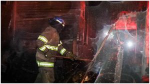 Solo un local se vio afectado en el siniestro. Foto / Cuerpo de Bomberos