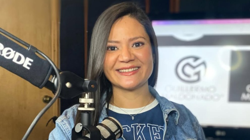 Locutora de las mil voces