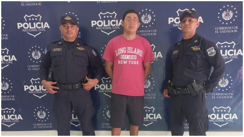 Según la Policía, el hombre confensó el crimen y aseguró que fue por "celos". Foto / Cortesía PNC.