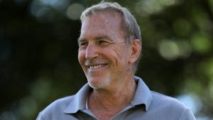 Kevin Costner, de acuerdo con lo que se explica, estuvo presente todo el tiempo y se acercó varias veces al set de rodaje.