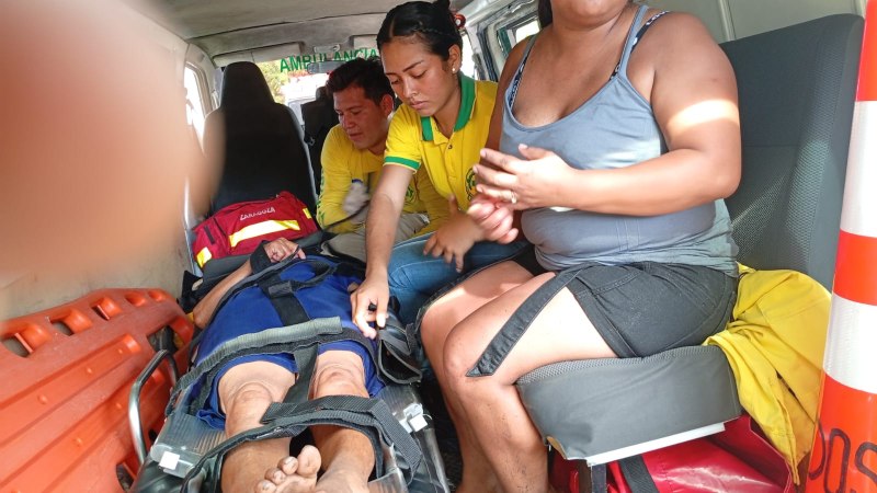 Varias personas tuvieron que ser trasladadas a una unidad de salud. Foto. Comandos de Salvamento