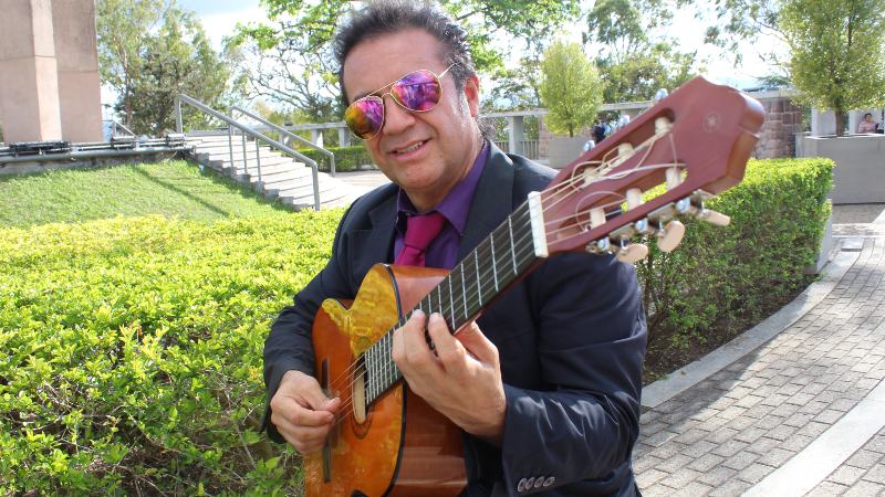 Luis Lagos trae su propuesta musical a El Salvador. / 