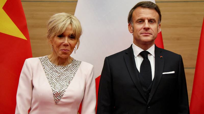 Emmanuel Macron y su esposa Brigitte