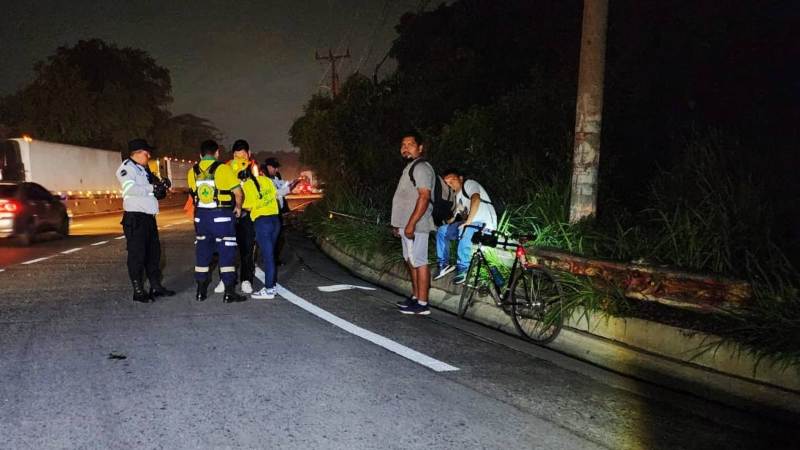 El accidente ocurrió a eso de las 10:30 de la noche del viernes. Foto / Cortesía Comandos de Salvamento