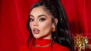 Natalia Segura Mena, natural de Cali, se ha destacado por su carisma, humor y capacidad para atraer a millones de seguidores en plataformas como Instagram, TikTok y YouTube.