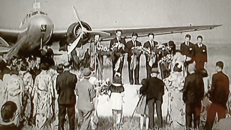 Fotograma del regreso triunfal del Nippon a Tokio.