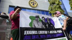 Exigen justicia caso defensores