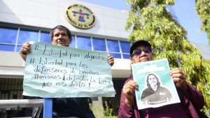 Exigen justica caso defensores