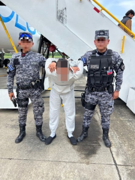 El ministro Gustavo Villatoro aseguró que el capturado tenía una orden de captura internacional. Foto: Cortesía