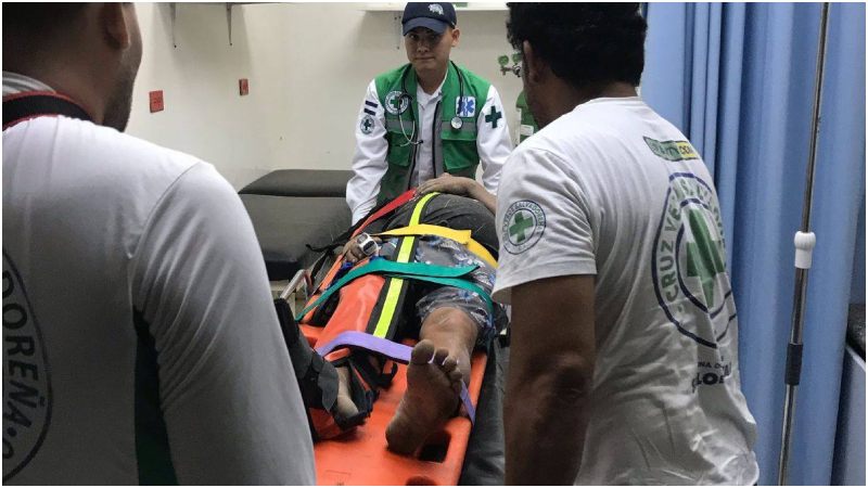 La víctima fue trasladada hacia una Unidad de Salud. Foto / Cortesía Cruz Verde