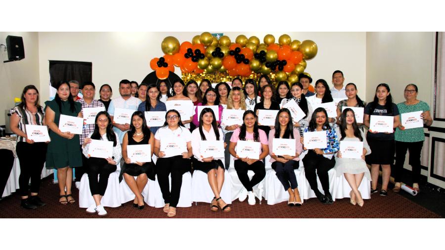 Jóvenes beneficiarios del programa han recibido capacitación integral para fortalecer sus emprendimientos y generar oportunidades dentro de sus comunidades. Foto EDH/ Cortesía 