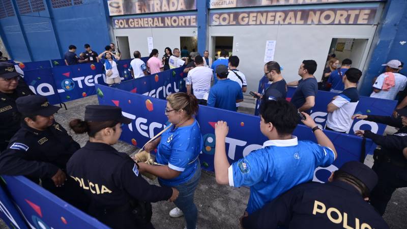 Ambiente-Partido-El Salvador-Surinan-Estadio-Cuscatla-Eliminatoria-Munial de Futbol