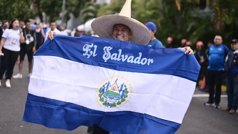 Ambiente-Partido-El Salvador-Surinan-Estadio-Cuscatla-Eliminatoria-Munial de Futbol