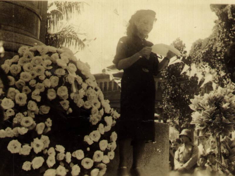 Maestra y poeta salvadoreña Amparo Casamalhuapa