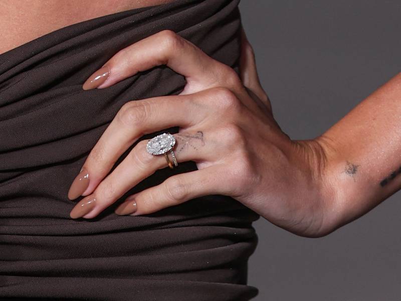 Anillo de bodas de Hailey Bieber