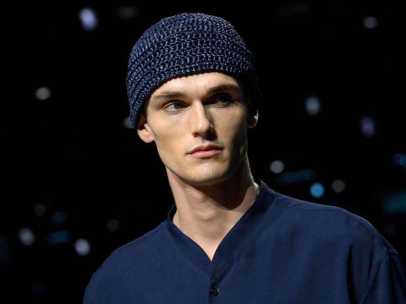 Giorgio Armani presenta colección para hombres en Milán 2025