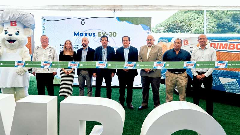 La nueva flota de vehículos de Bimbo marca un hito en la
industria de alimentos en El Salvador. / 