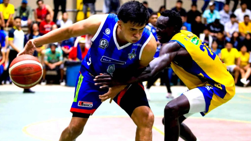 Parte de las acciones del juego entre Metapán BC y Lobos BKB, por la LMB. Foto: Cortesía Indes