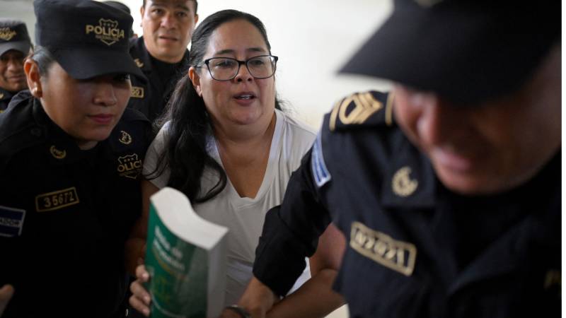 La abogada Ruth López habría sido trasladada hoy al penal de Izalco, a pesar de una orden judicial de mantenerla en bartolinas policiales debido a sus condiciones de salud. Foto EDH/Cortesía / 
