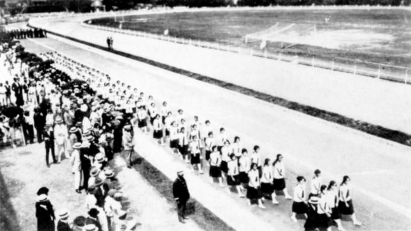 Desfile de Alumnas en el ex Campo Marte