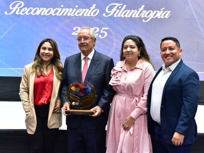 Roberto Kriete recibe premio filantropía por camarasal 