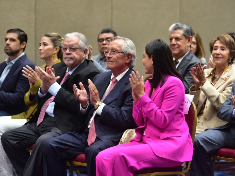 Roberto Kriete recibe premio filantropía por camarasal 