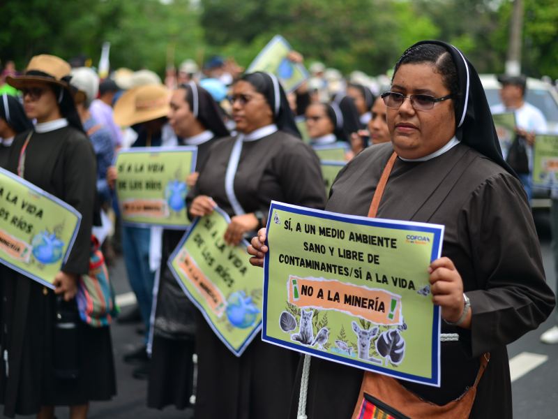 Caminata ecológica realizada por el movimiento franciscano de la iglesia católica junto a organizaciones ambientalistas.