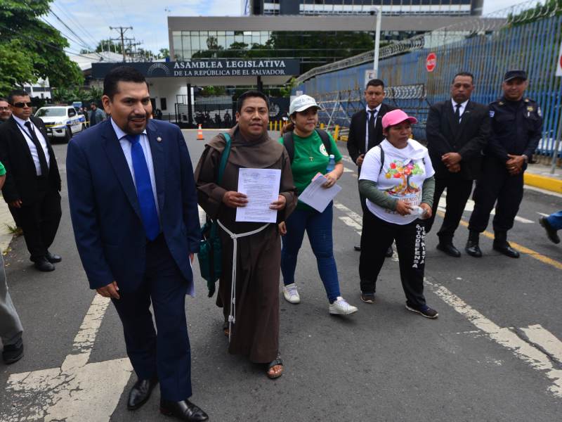 Caminata ecológica realizada por el movimiento franciscano de la iglesia católica junto a organizaciones ambientalistas.