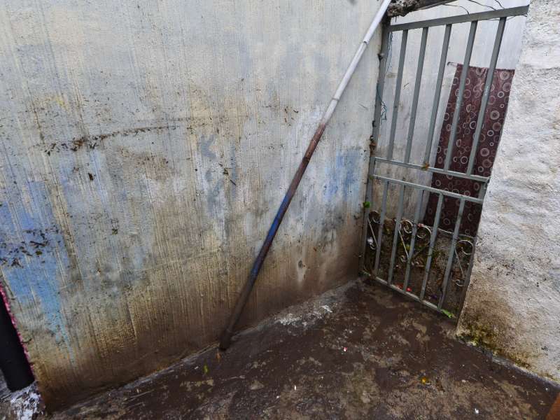 Lluvias y primeros daños en San Salvador. Comunidad El Tanque de Antiguo Cuscatlán se inundó. Deslizamiento de tierra en carretera panamericana.