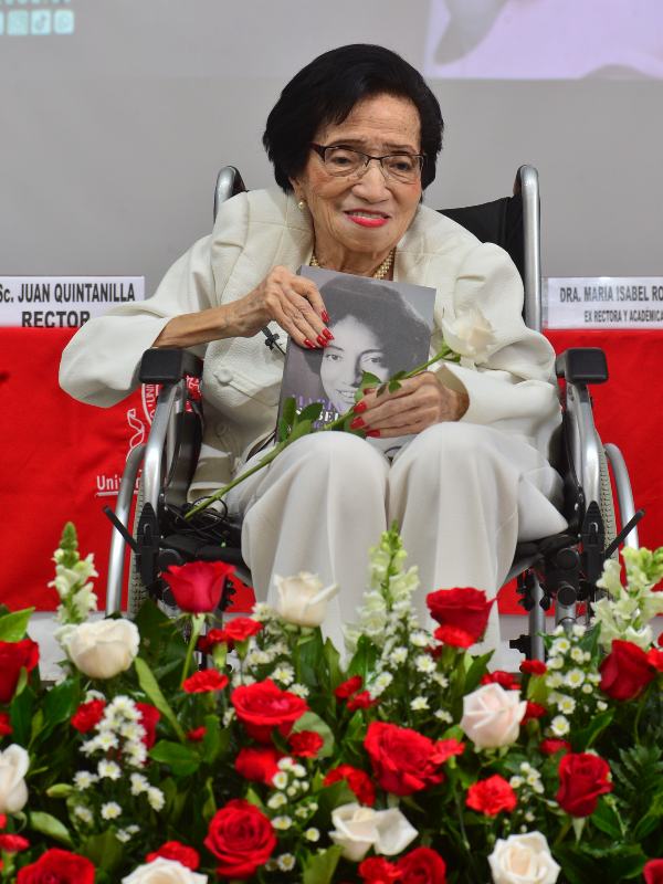 EDC presentación de libro de dra maría isabel rodríguez con 103 años 21