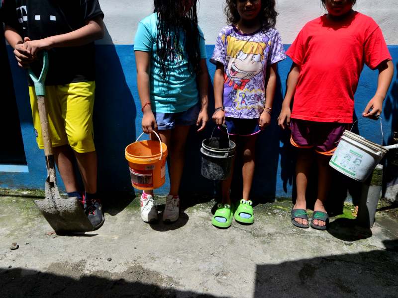 Trabajo infantil, niños trabajando en albañilería y mercado La Tiendona.