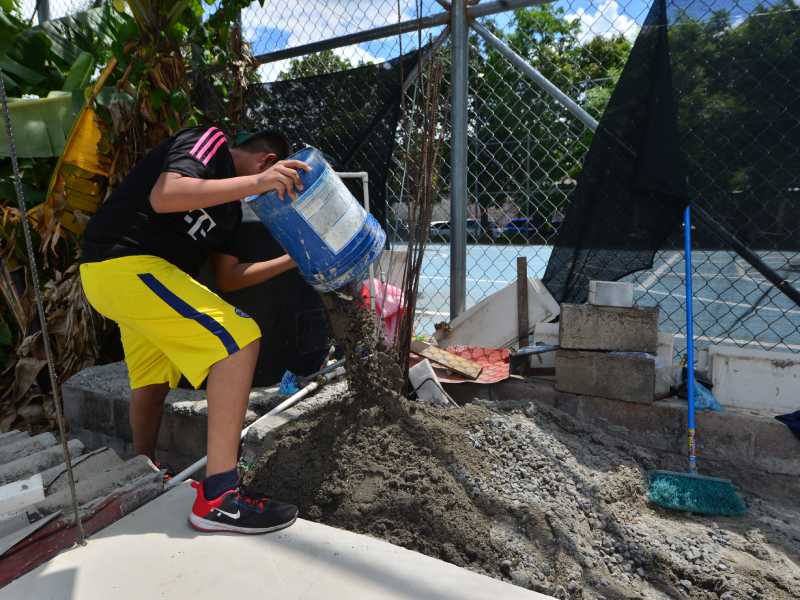 Trabajo infantil, niños trabajando en albañilería y mercado La Tiendona.