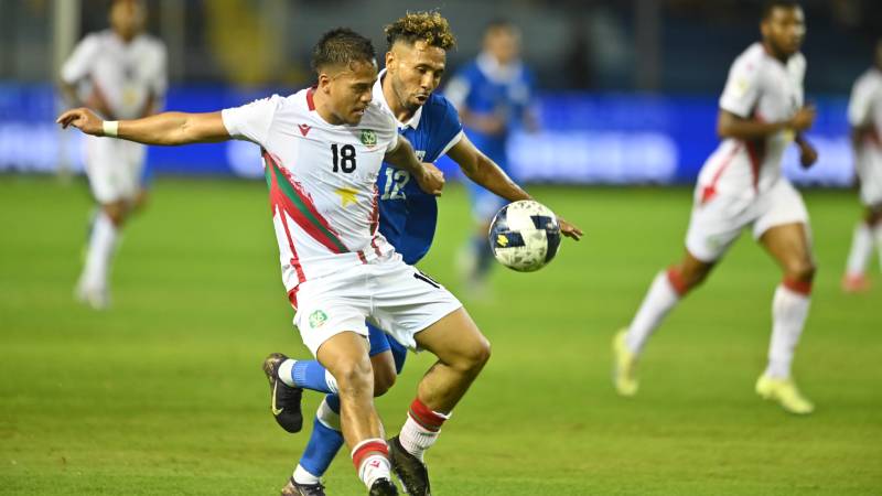 El Salvador-Surinam-Eliminatorios-Mundial-Jugada-Stadio-Cuscatlan