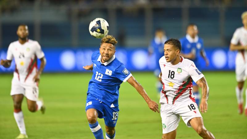 El Salvador-Surinam-Eliminatorios--Mundial-Jugada-Estadio-Cuscatlan