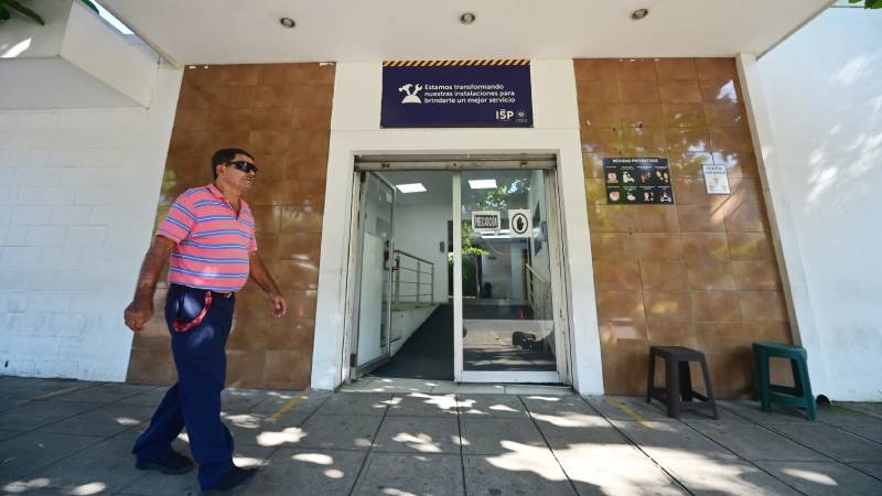Alerta de Moody's: La Deuda de Pensiones Amenaza la Estabilidad Financiera de El Salvador