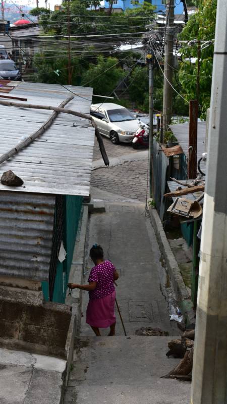 Femenicidio-Colonia-Ciudad Credisa-10 de Octubre- Soyapango- Mujer- Vereda-No Identificada