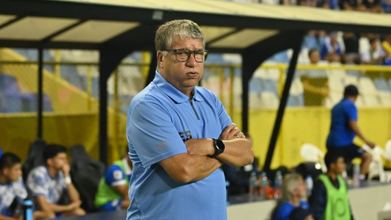 Hernan Dario Bolillo Gomez Selecta El Salvador Surinam