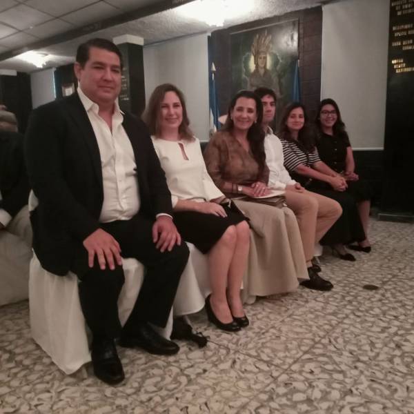 Ateneo de El Salvador reconoce a Dagoberto Marroquín